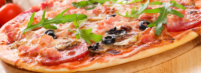 Pizza mit Wurst&Fleisch